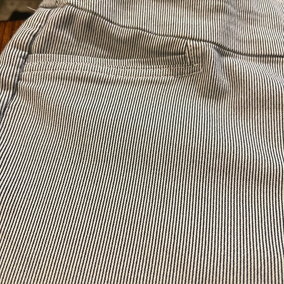 Stylish Gray Striped Pants - Picture 2 of 6